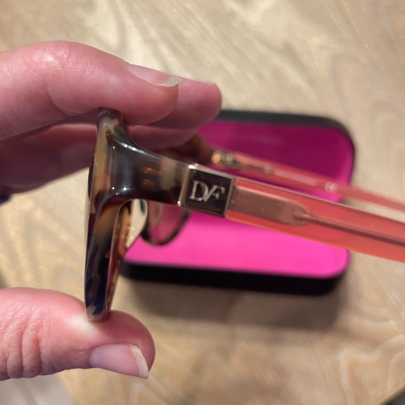Diane Von Furstenberg Tortoise Shell Sunglasses - Picture 5 of 6
